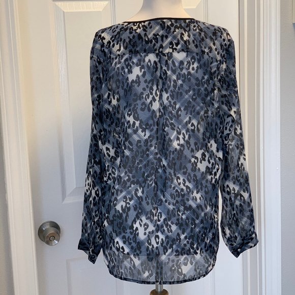 WOT, Sold Out! CAbi Fatale Blouse, Size Small - Picture 8 of 8